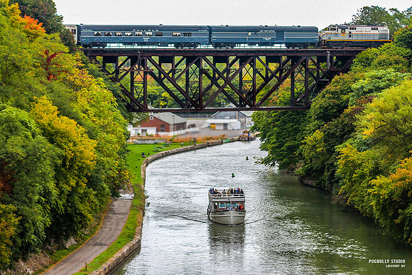 Tour-Boat